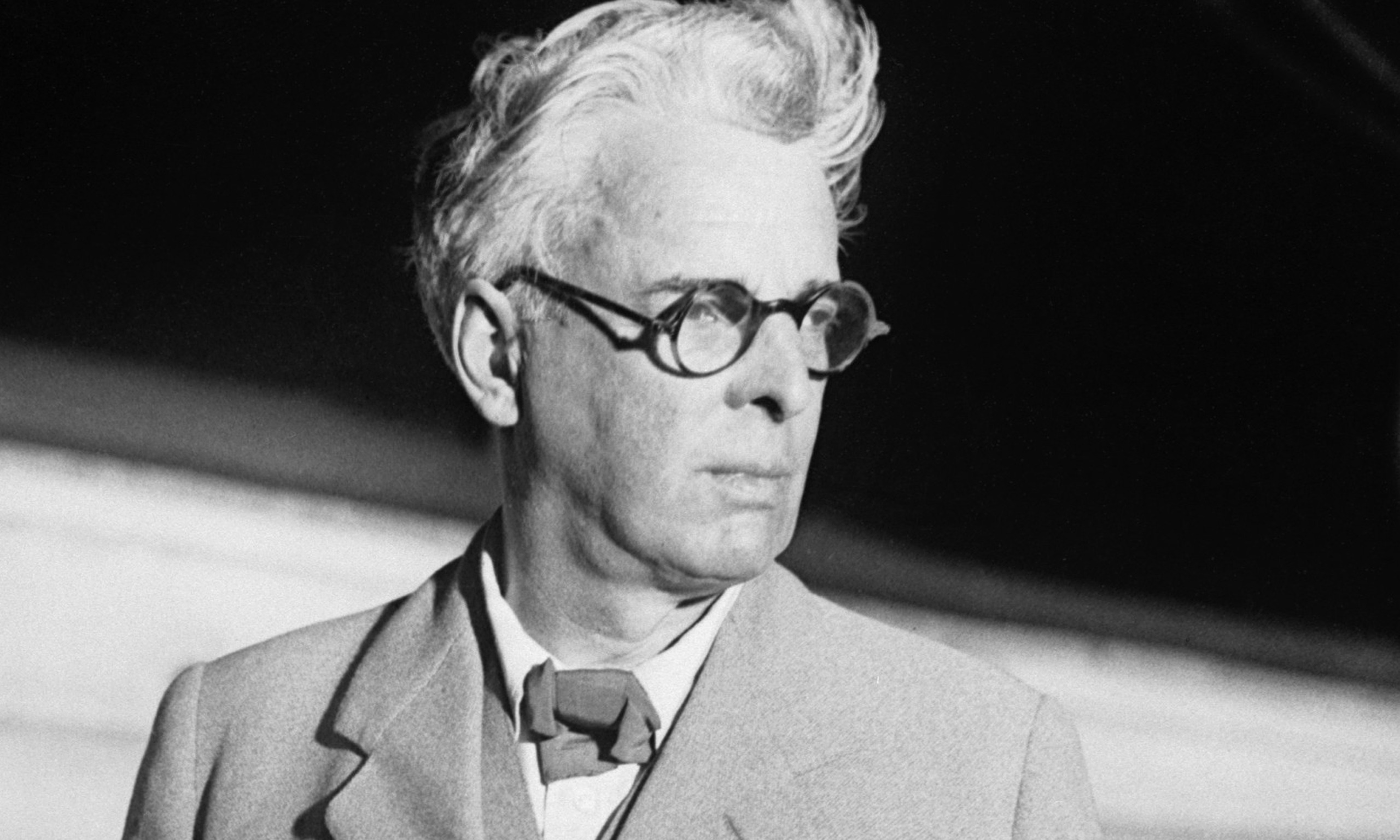 William Butler Yeats – Quando Estiveres Grisalha e com Sono…