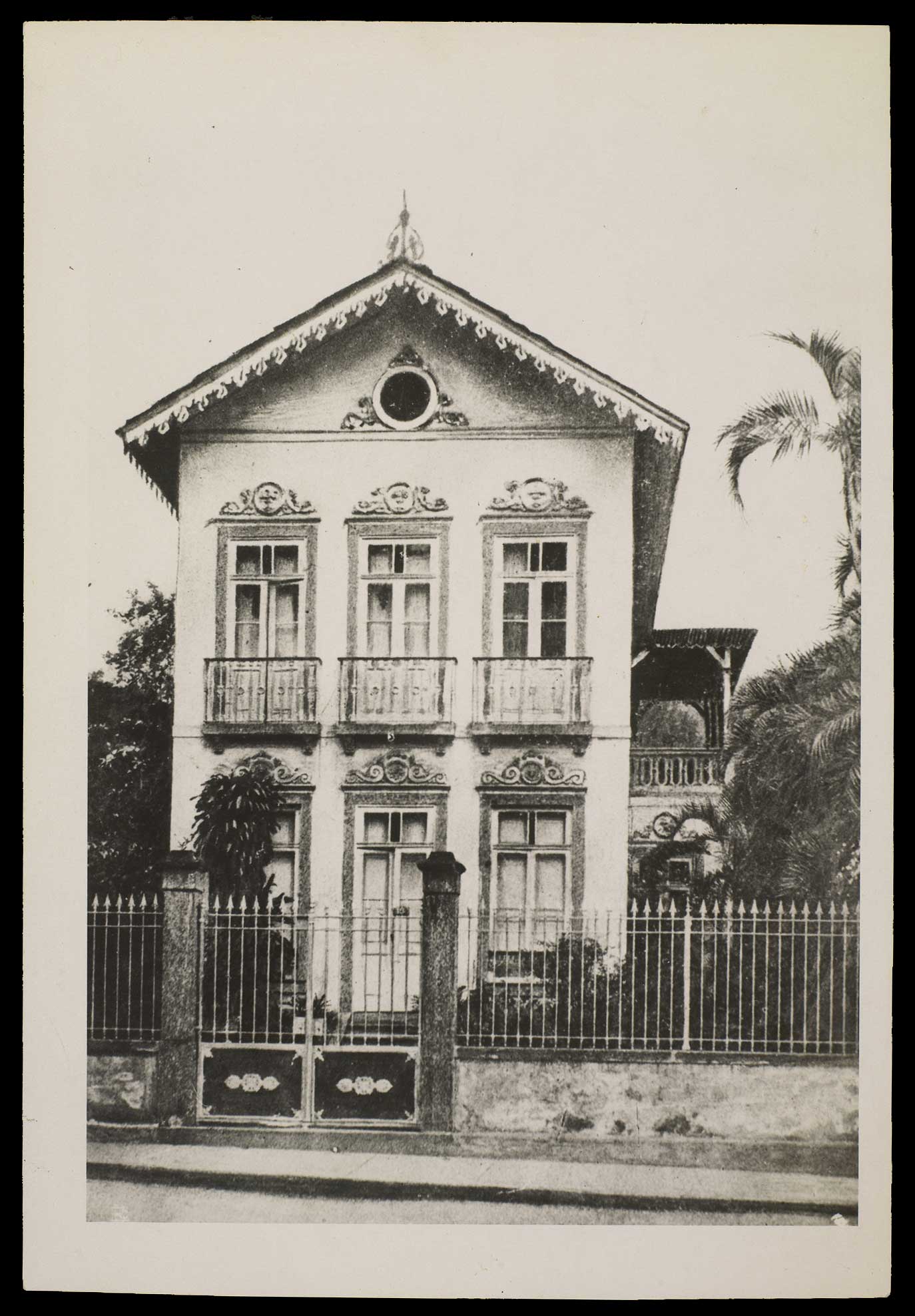 Carlos Drummond de Andrade – A Um Bruxo Com Amor