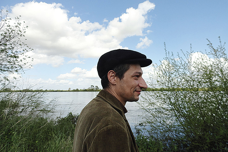 Manuel de Freitas – “Pela manhã o gato…”