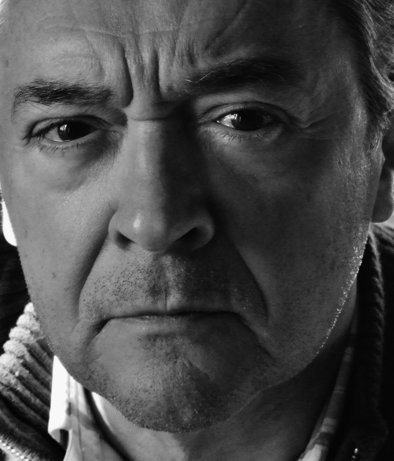 Javier Salvago – No verso de uma velha fotografia