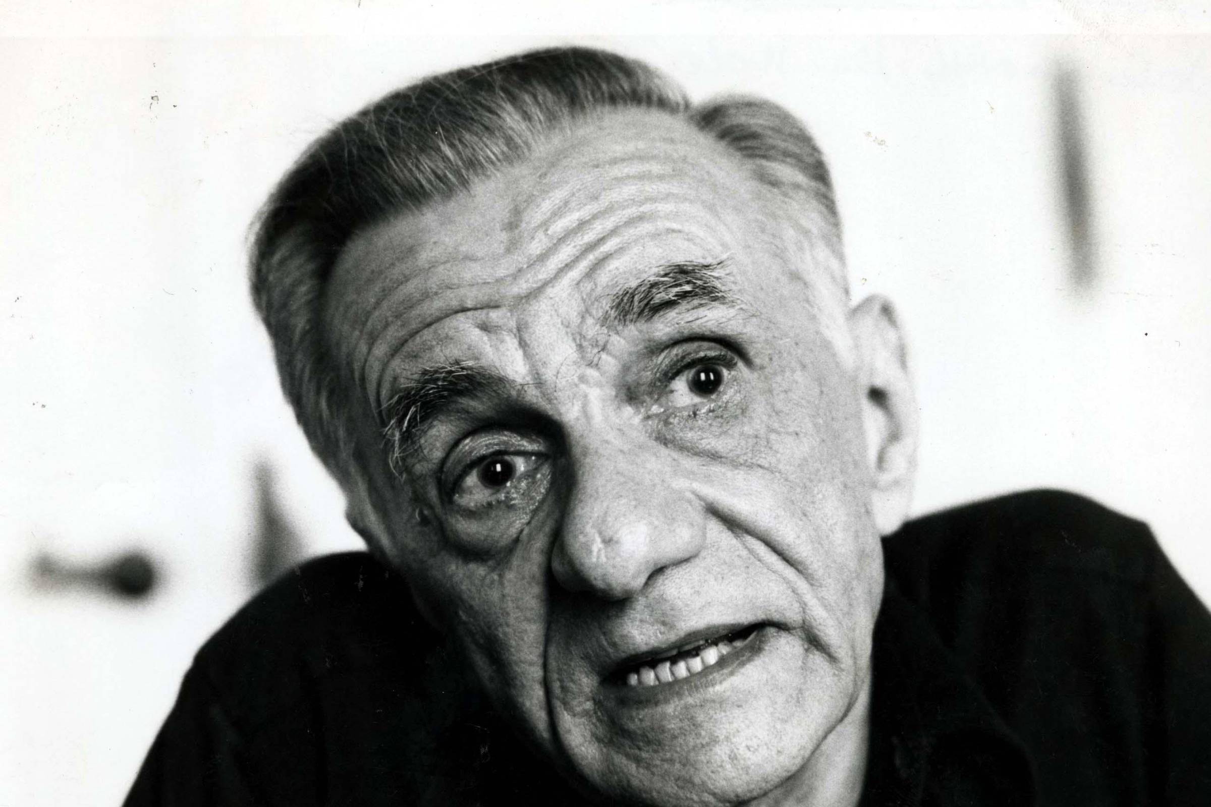 João Cabral de Melo Neto – Uma faca só lâmina